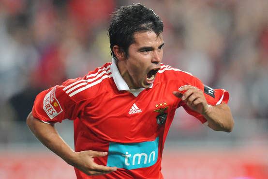 SAD do Benfica prolonga contrato com Saviola por mais uma época